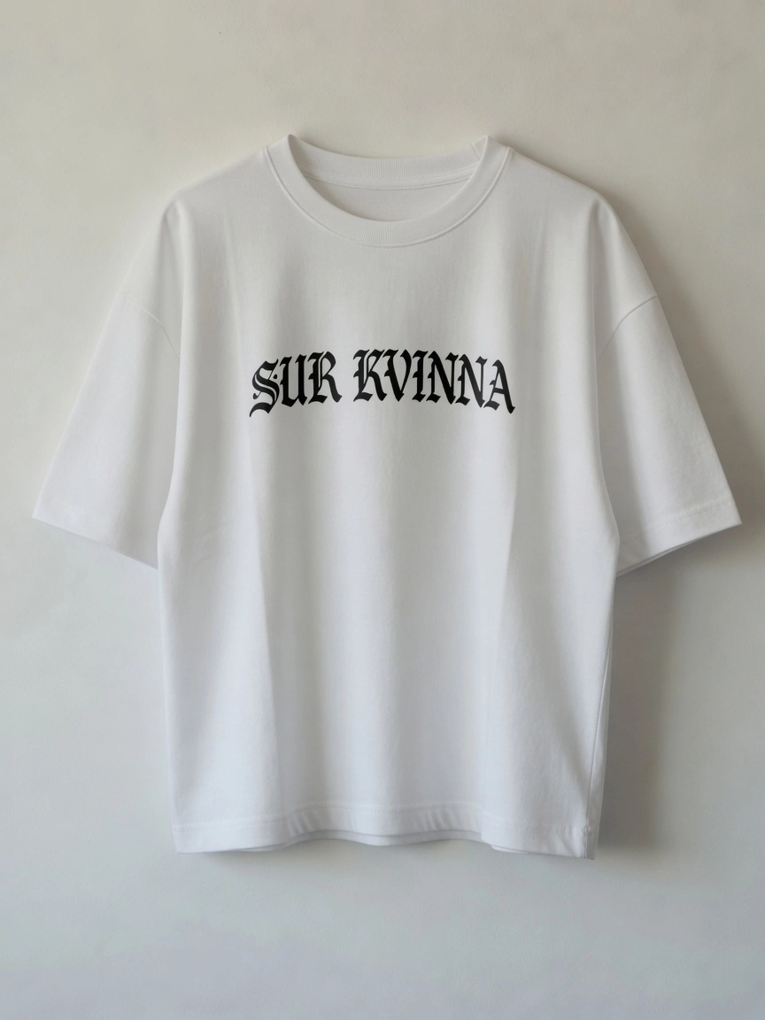 Framsida – sammanhängande hals och axlar – boxy-women-002-vit-svart